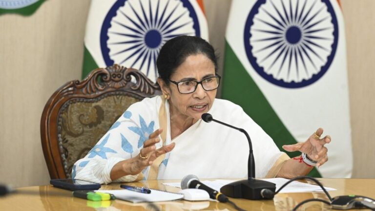 बीजेपी का ‘संविधान हत्या दिवस’ तो कांग्रेस के खिलाफ है, ममता क्यों विरोध कर रही हैं?