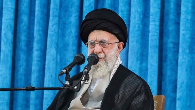 Khamenei being guarded by elite unit no one knew existed